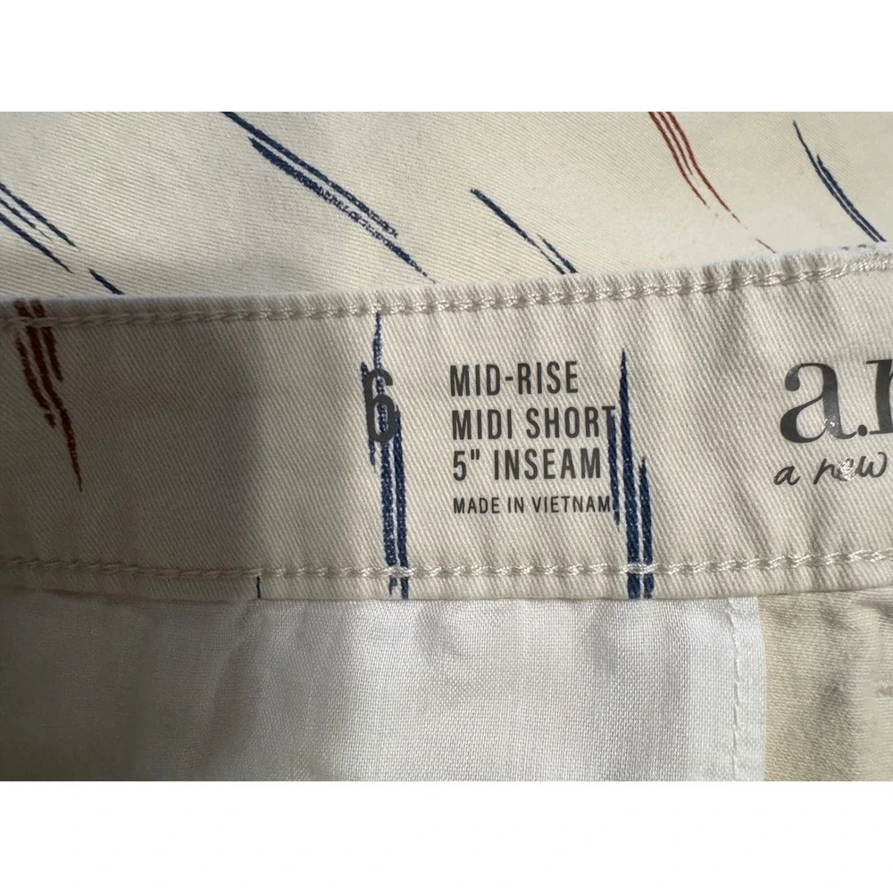 A.N.A. Mid Rise Midi Shorts‎ Size 6 Birch Geo Print Womens Casual NWT